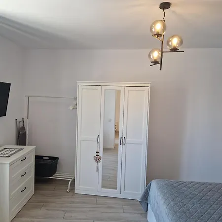 Ultracentral Seaside Deluxe